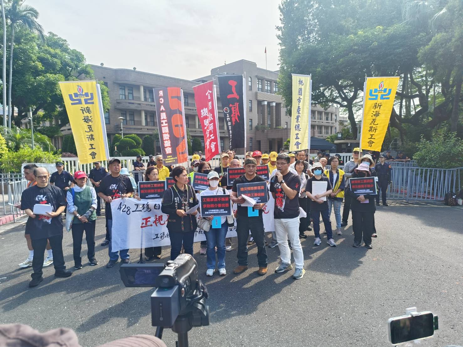 428國際工殤日守護原民職安行動現場全景